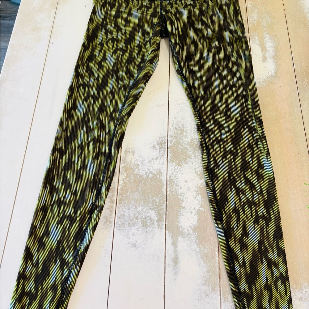 Lululemon Wunder Under Luxtreme leggings - Picture 3 of 8